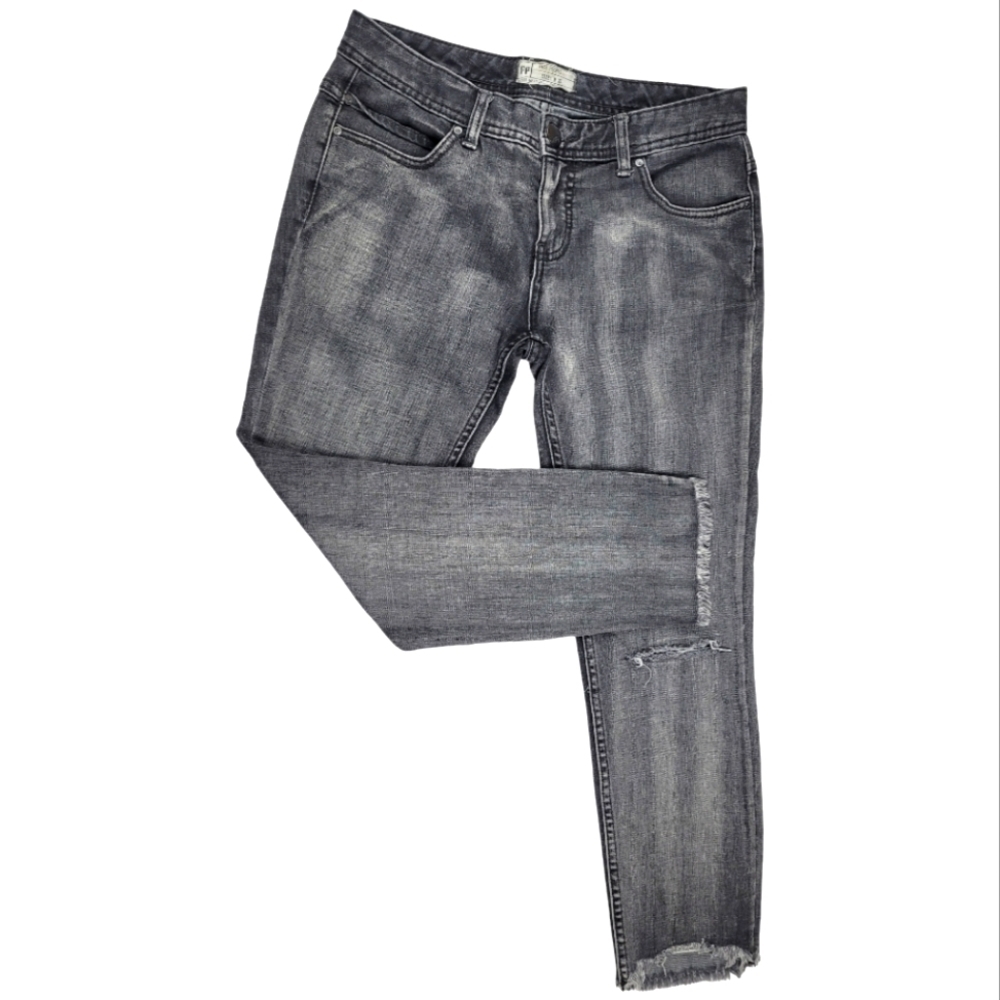Free People Distressed Raw Hem Black Skinny Jeans‎ sz 28